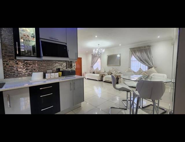 5 BEDROOM HOUSE FOR SALE IN ERASMIA